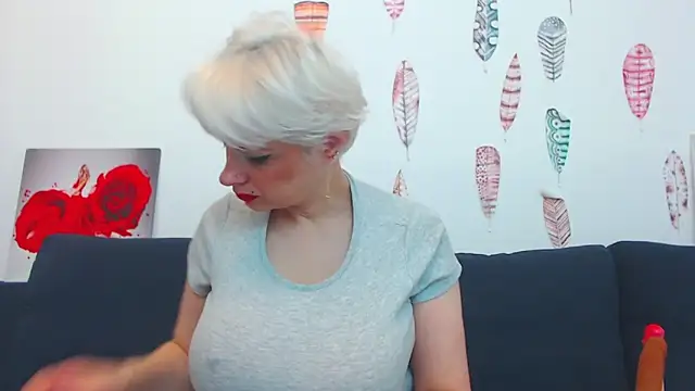 Snapshot of ForeverBarbie_ chatting on November 30, 1:28 am ForeverBarbie online show from November 30, 1:28 am