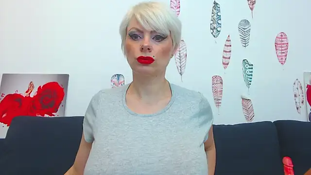 Snapshot of ForeverBarbie_ chatting on November 9, 12:03 am ForeverBarbie online show from November 9, 12:03 am