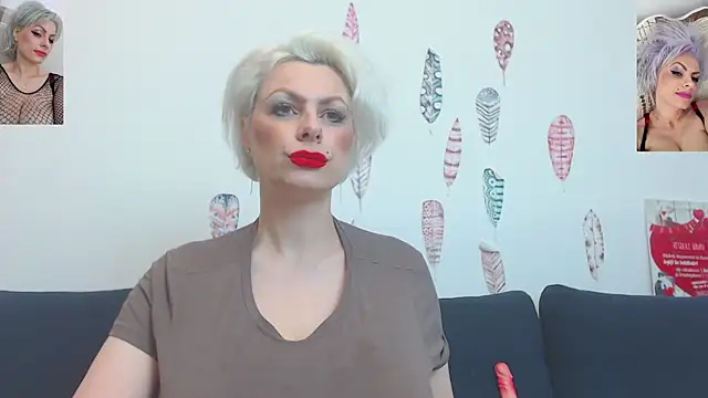 ForeverBarbie  online show from June 1, 2:01 am