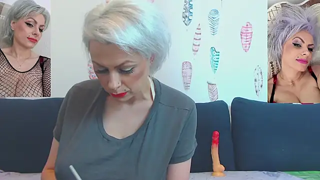 ForeverBarbie  online show from May 24, 3:28 am