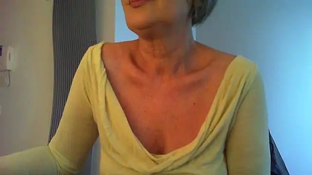 Snapshot of __Angel78__ chatting on October 10, 12:17 pm Angel78 online show from October 10, 12:17 pm