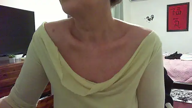Snapshot of __Angel78__ chatting on May 17, 1:11 pm Angel78 online show from May 17, 1:11 pm