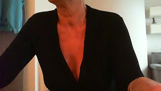 Snapshot of __Angel78__ chatting on October 5, 1:35 pm Angel78 online show from October 5, 1:35 pm