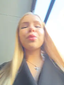 Snapshot of mur_girl chatting on October 17, 9:34 am mur girl online show from October 17, 9:34 am