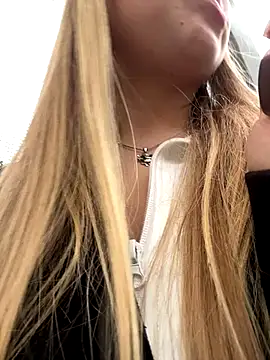Snapshot of mur_girl chatting on October 4, 9:11 am mur girl online show from October 4, 9:11 am