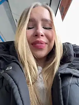 Snapshot of mur_girl chatting on February 22, 8:29 am mur girl online show from February 22, 8:29 am