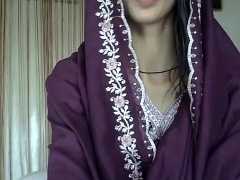 Snapshot of MAAYRA_09 chatting on September 27, 10:43 am MAAYRA 09 online show from September 27, 10:43 am