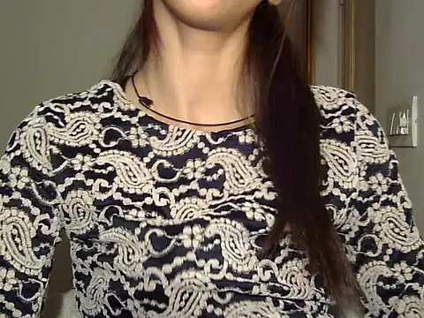 MAAYRA 09 online show from December 14, 12:11 pm