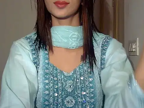 MAAYRA 09 online show from December 17, 10:53 am