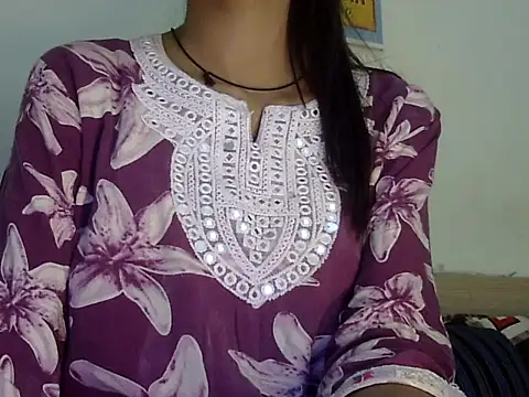 MAAYRA 09 online show from February 17, 3:20 pm