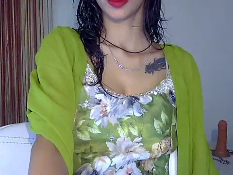 Snapshot of MAAYRA_09 chatting on October 11, 9:21 am MAAYRA 09 online show from October 11, 9:21 am