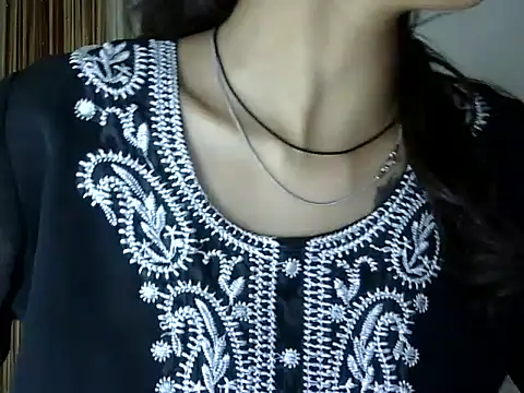 Snapshot of MAAYRA_09 chatting on October 3, 5:47 pm MAAYRA 09 online show from October 3, 5:47 pm