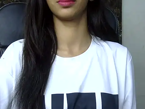 Snapshot of MAAYRA_09 chatting on March 13, 12:27 am MAAYRA 09 online show from March 13, 12:27 am
