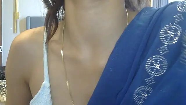 MAAYRA 09 online show from August 1, 8:34 am