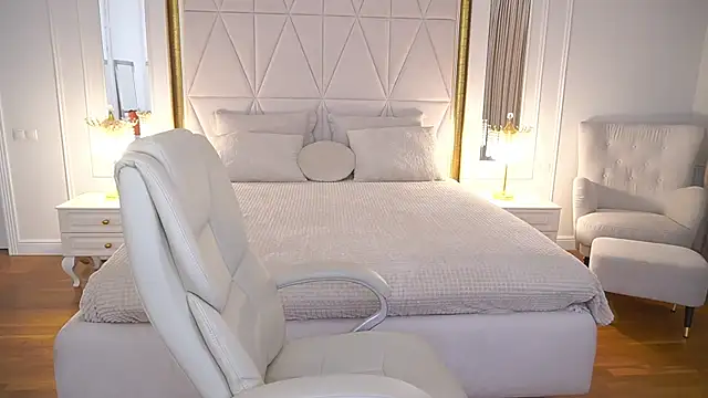 Kittywakee online show from April 16, 9:39 pm