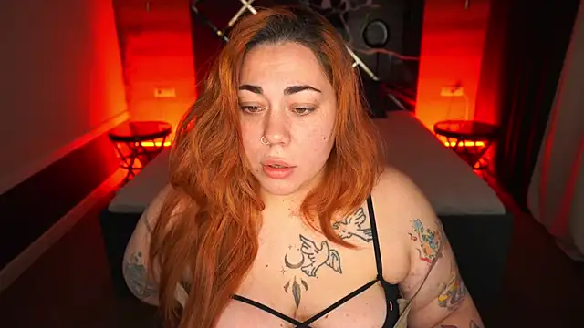 Snapshot of Kittywakee chatting on November 19, 9:37 pm Kittywakee online show from November 19, 9:37 pm