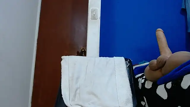 Snapshot of ethasteban27 chatting on December 18, 10:57 pm ethasteban27 online show from December 18, 10:57 pm