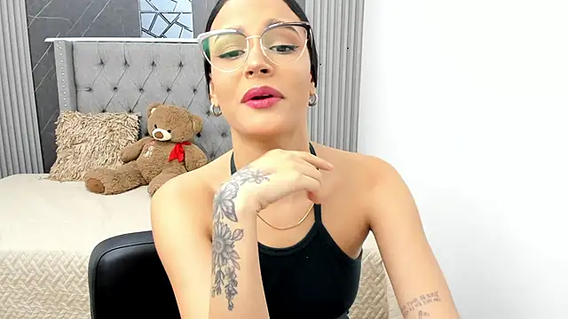 Snapshot of Susieeve chatting on November 17, 8:24 pm Susieeve online show from November 17, 8:24 pm