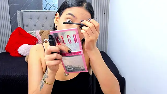 Snapshot of Susieeve chatting on December 5, 9:34 pm Susieeve online show from December 5, 9:34 pm