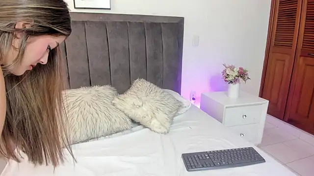 Sophia Clark8 online show from November 5, 7:28 pm