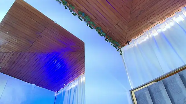 Naia x online show from November 5, 7:50 pm