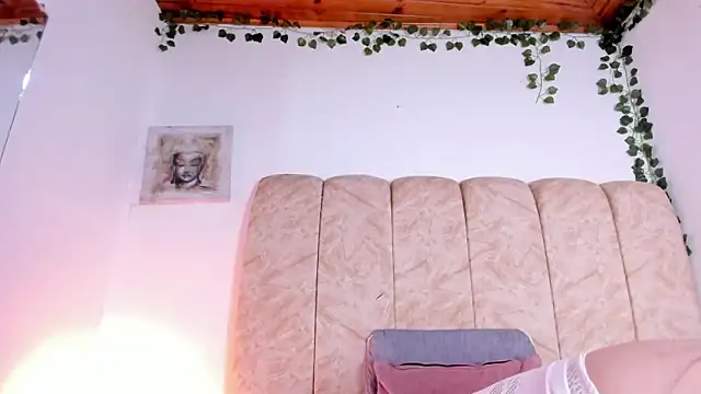 Naia x online show from March 29, 2:08 pm