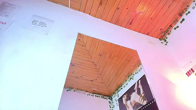 Naia x online show from February 5, 8:04 pm