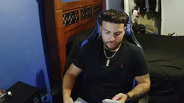 Snapshot of MasterKvn chatting on October 31, 4:42 am MasterKvn online show from October 31, 4:42 am