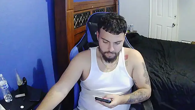 Snapshot of MasterKvn chatting on February 22, 8:40 am MasterKvn online show from February 22, 8:40 am