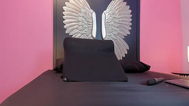 lupeebony online show from December 20, 8:01 pm