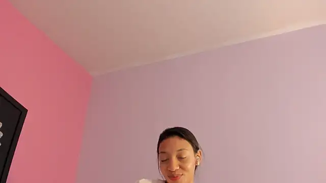 Snapshot of lupeebony chatting on June 18, 7:41 pm lupeebony online show from June 18, 7:41 pm