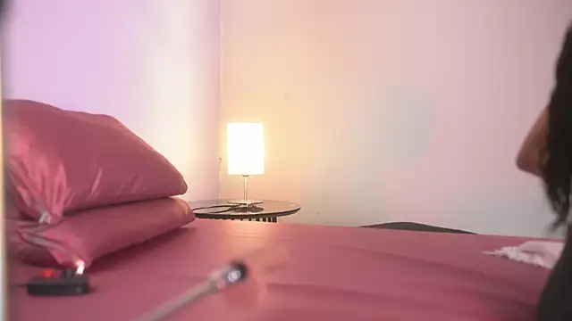 lupeebony online show from March 21, 7:40 pm