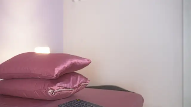 lupeebony online show from March 15, 7:43 pm