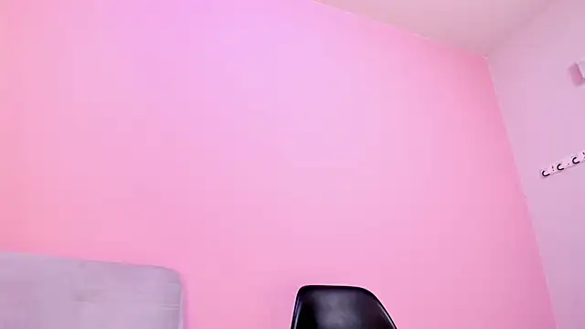 lupeebony online show from November 14, 7:39 pm