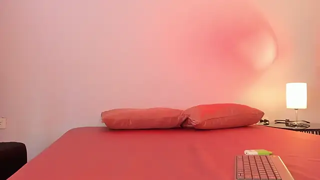 lupeebony online show from April 5, 7:20 pm