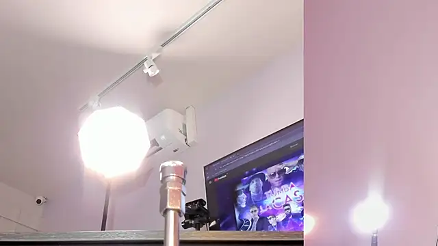 lupeebony online show from May 22, 7:56 pm