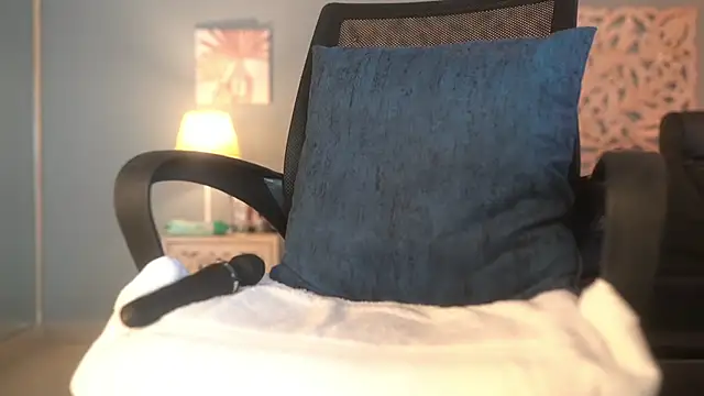 lupeebony online show from November 22, 7:13 pm