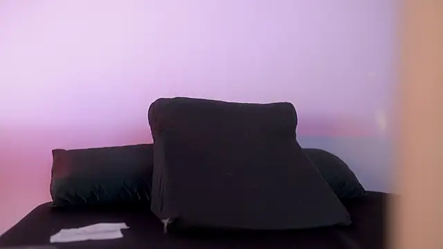 lupeebony online show from February 24, 7:15 pm