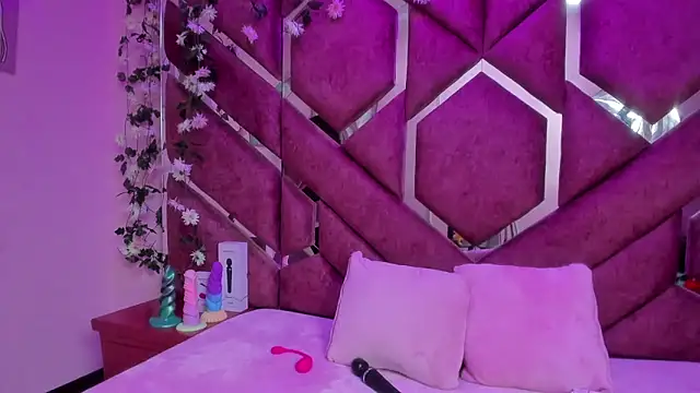 Victoria Rossy online show from February 25, 8:30 pm