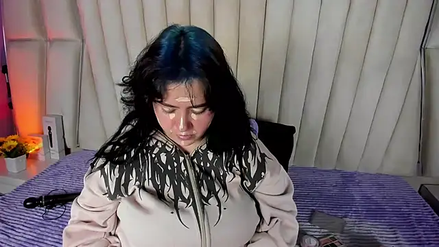 Snapshot of Victoria_Rossy chatting on June 16, 9:48 pm Victoria Rossy online show from June 16, 9:48 pm