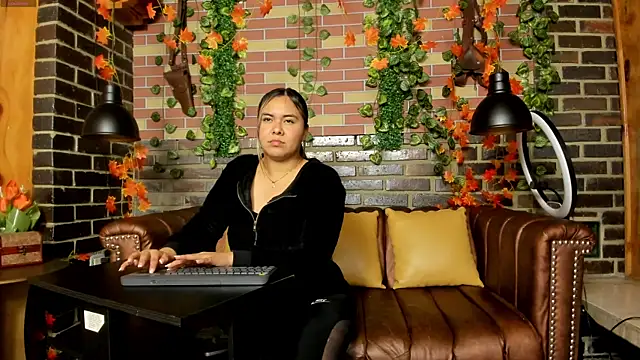 lunula angels online show from December 30, 4:53 am