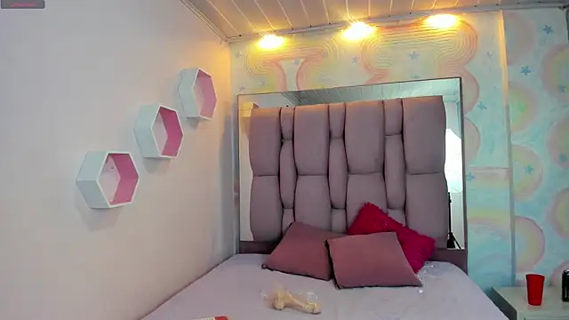 lunula angels online show from December 21, 4:52 am