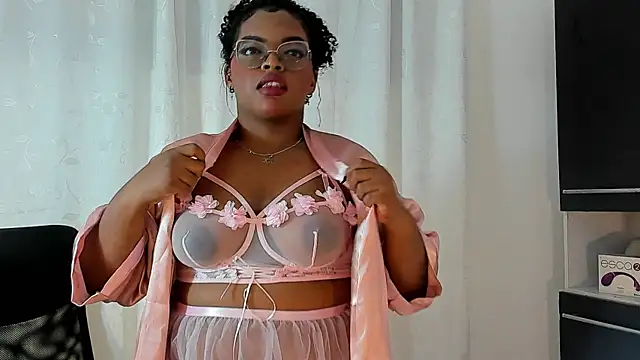 Snapshot of conielaurenth chatting on December 3, 10:14 am conielaurenth online show from December 3, 10:14 am