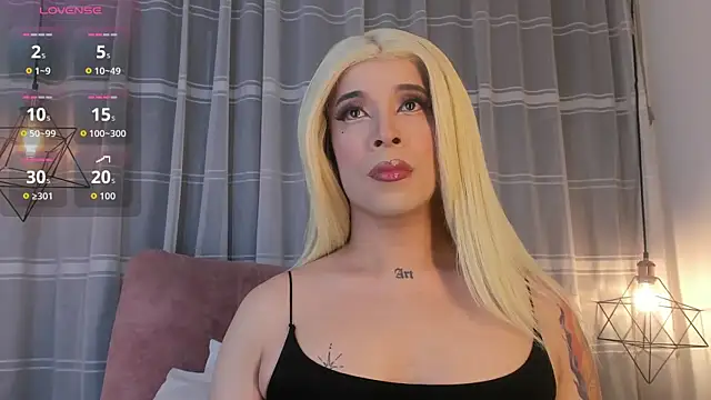 Snapshot of Nyx__Blackwood chatting on February 12, 3:50 am Nyx Blackwood online show from February 12, 3:50 am