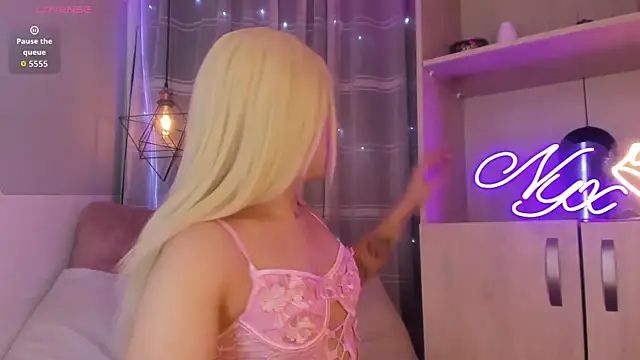 Snapshot of Nyx__Blackwood chatting on February 18, 11:23 pm Nyx Blackwood online show from February 18, 11:23 pm