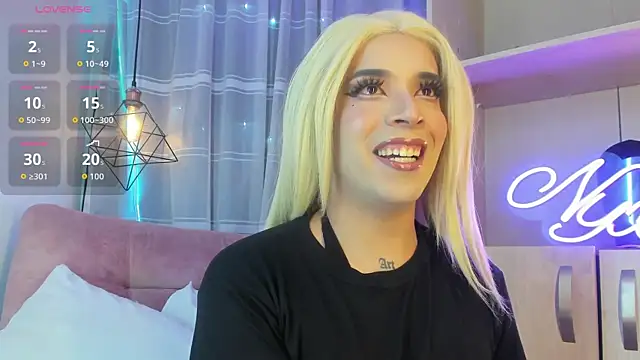 Snapshot of Nyx__Blackwood chatting on February 24, 3:18 am Nyx Blackwood online show from February 24, 3:18 am