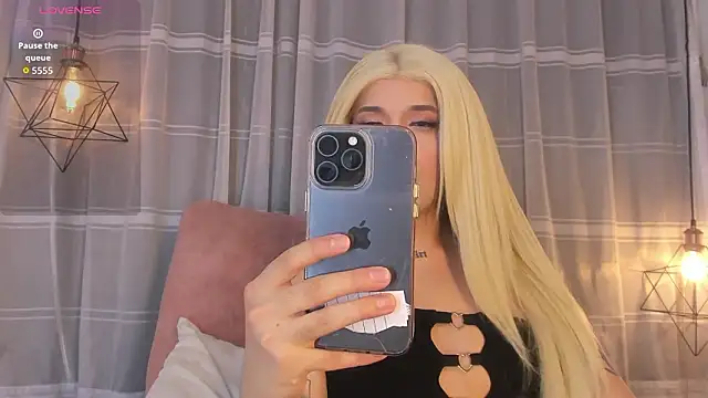 Snapshot of Nyx__Blackwood chatting on February 4, 4:18 am Nyx Blackwood online show from February 4, 4:18 am