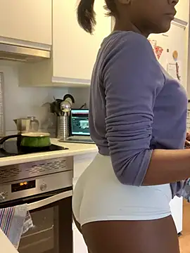 Snapshot of Delgada_culona chatting on December 16, 10:08 am Delgada culona online show from December 16, 10:08 am