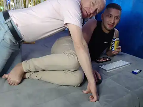 Snapshot of Jeiison_duf chatting on November 29, 9:15 pm Jeiison duf online show from November 29, 9:15 pm