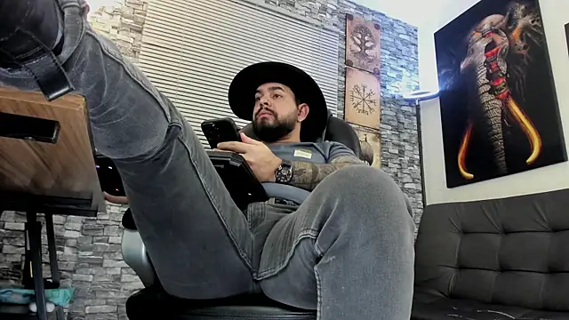 Snapshot of Ethan_Castellano chatting on June 22, 10:18 pm Ethan Castellano online show from June 22, 10:18 pm